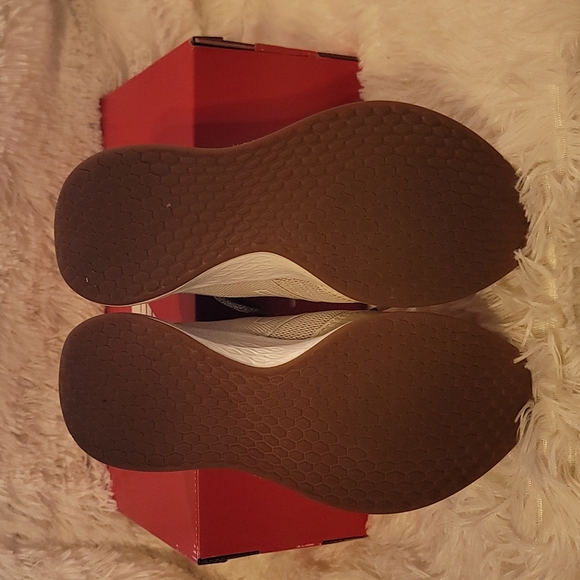 New Balance shoes - Picture 4 of 7